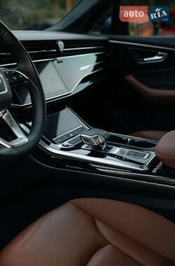 Внедорожник / Кроссовер Audi Q7 2020 в 