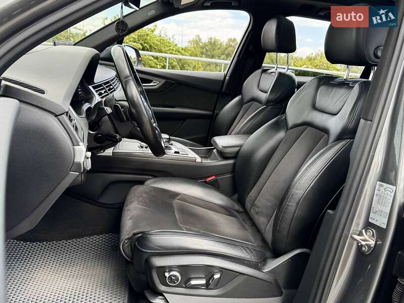 Внедорожник / Кроссовер Audi Q7 2016 в Киеве