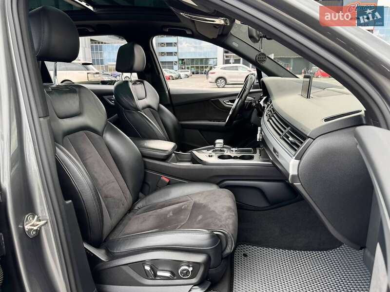 Внедорожник / Кроссовер Audi Q7 2016 в Киеве