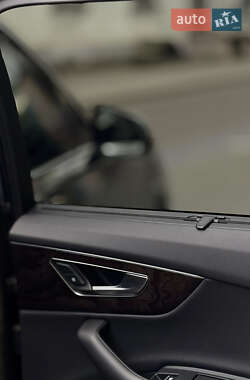 Внедорожник / Кроссовер Audi Q7 2019 в 