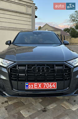 Внедорожник / Кроссовер Audi Q7 2021 в 