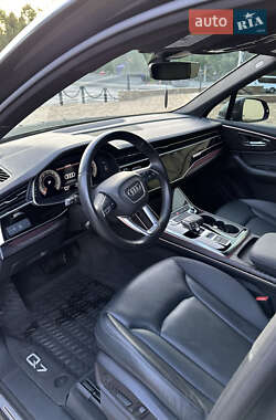 Внедорожник / Кроссовер Audi Q7 2021 в 
