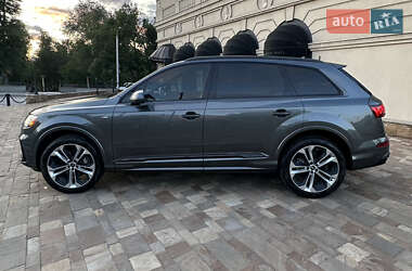 Внедорожник / Кроссовер Audi Q7 2021 в 