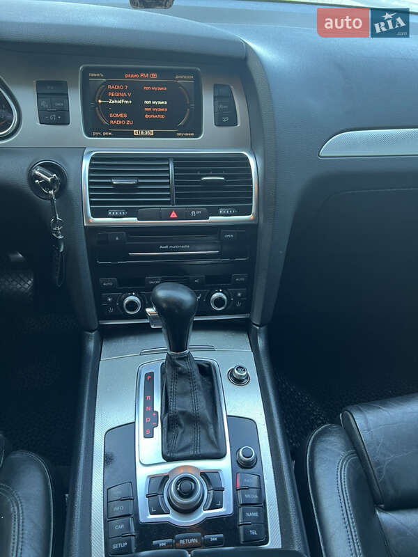 Позашляховик / Кросовер Audi Q7 2010 в Хусті