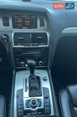 Внедорожник / Кроссовер Audi Q7 2010 в 