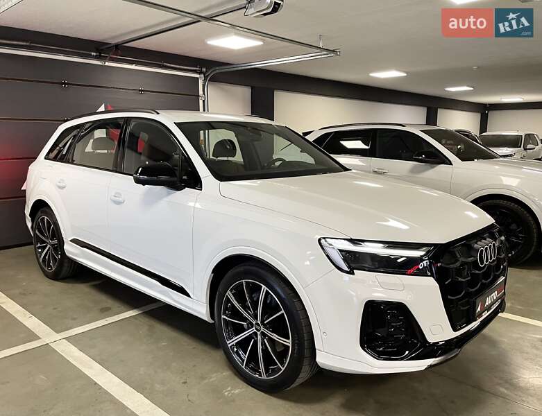 Позашляховик / Кросовер Audi Q7 2024 в 
