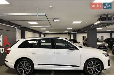 Позашляховик / Кросовер Audi Q7 2024 в 