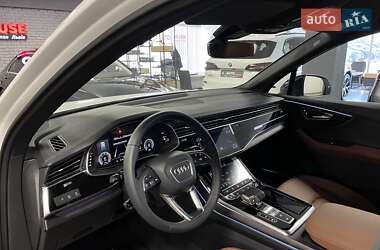 Позашляховик / Кросовер Audi Q7 2024 в 