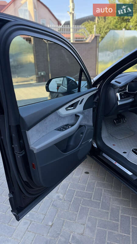 Позашляховик / Кросовер Audi Q7 2020 в Хусті