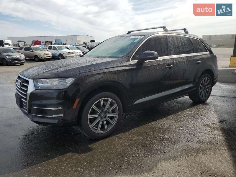 Внедорожник / Кроссовер Audi Q7 2017 в 
