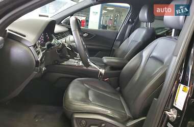 Внедорожник / Кроссовер Audi Q7 2017 в 