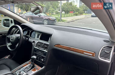 Внедорожник / Кроссовер Audi Q7 2012 в 