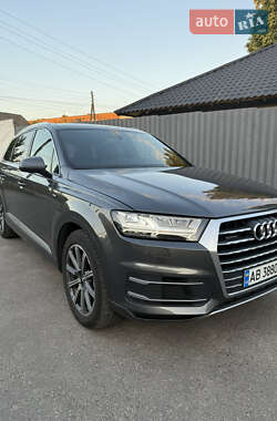 Внедорожник / Кроссовер Audi Q7 2016 в Баре