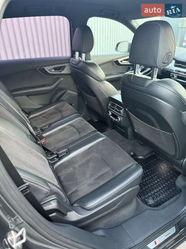 Внедорожник / Кроссовер Audi Q7 2016 в Баре