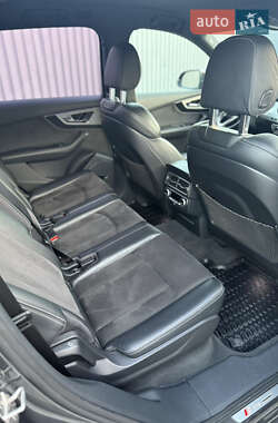 Внедорожник / Кроссовер Audi Q7 2016 в 