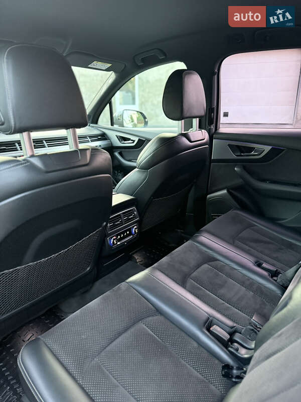 Внедорожник / Кроссовер Audi Q7 2016 в Баре