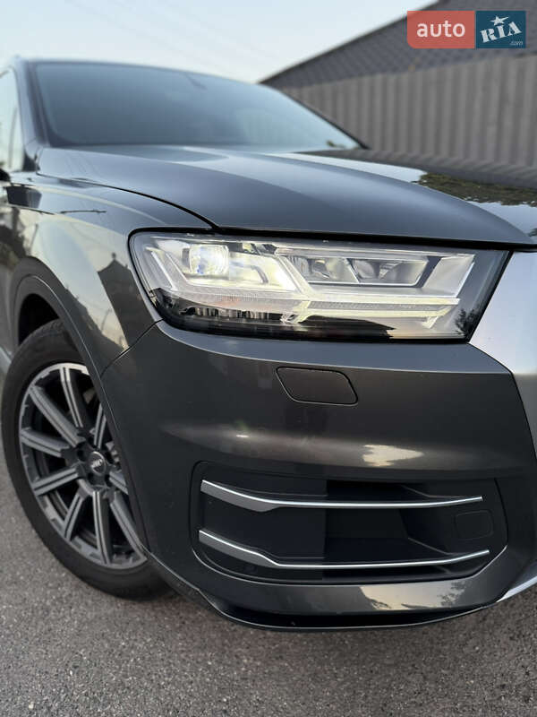 Внедорожник / Кроссовер Audi Q7 2016 в Баре