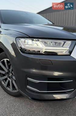 Внедорожник / Кроссовер Audi Q7 2016 в 