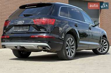 Внедорожник / Кроссовер Audi Q7 2017 в 