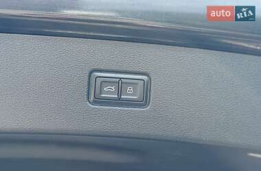 Внедорожник / Кроссовер Audi Q7 2017 в 