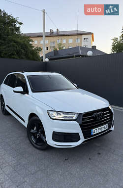 Позашляховик / Кросовер Audi Q7 2017 в 