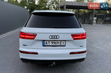 Позашляховик / Кросовер Audi Q7 2017 в 