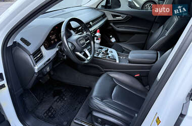 Позашляховик / Кросовер Audi Q7 2017 в 