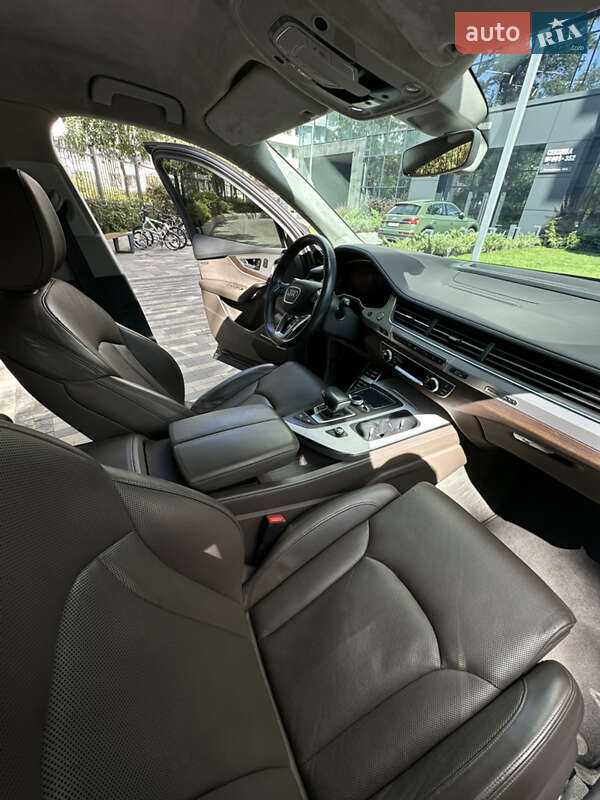 Позашляховик / Кросовер Audi Q7 2016 в Києві