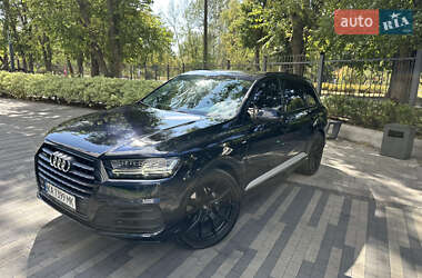 Внедорожник / Кроссовер Audi Q7 2016 в 