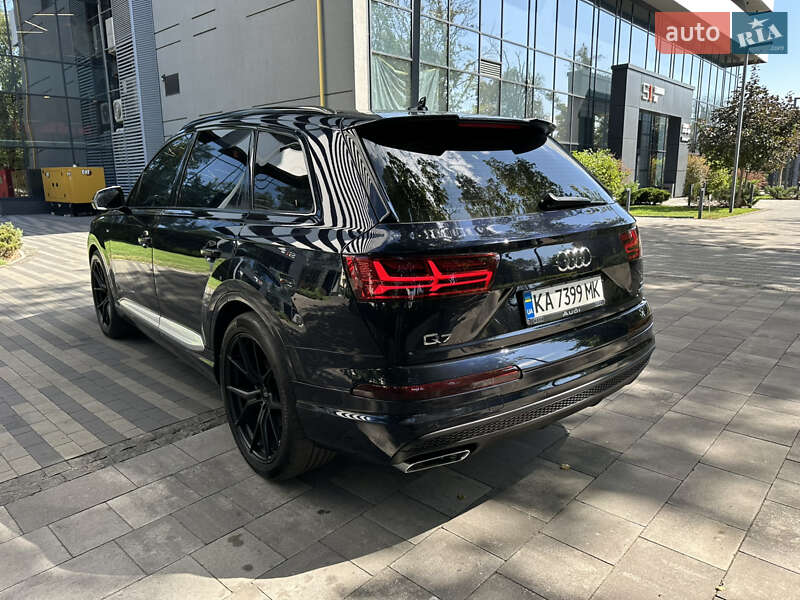 Позашляховик / Кросовер Audi Q7 2016 в Києві