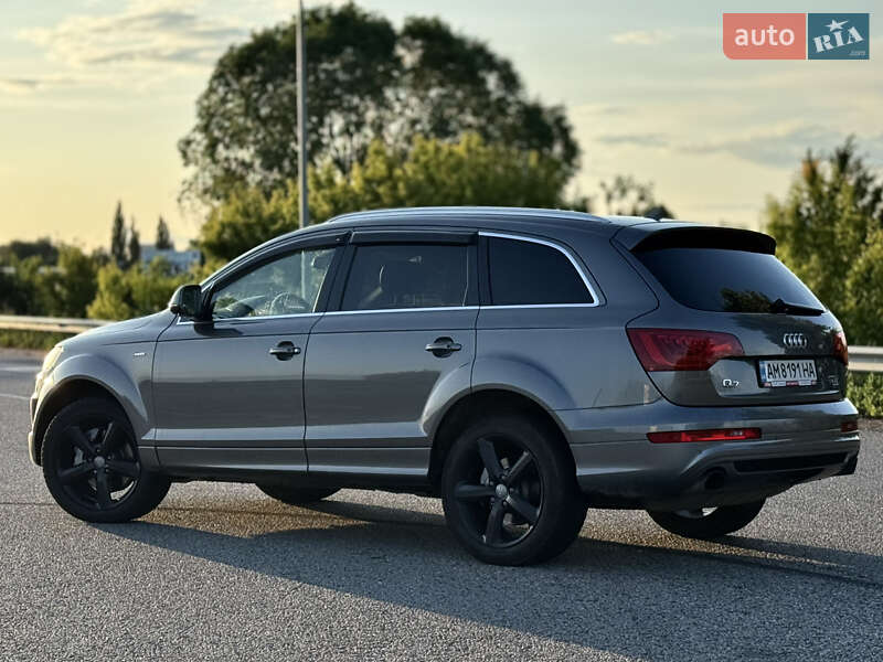 Внедорожник / Кроссовер Audi Q7 2013 в Сумах
