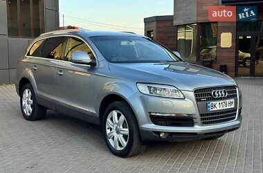 Внедорожник / Кроссовер Audi Q7 2006 в 