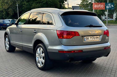 Внедорожник / Кроссовер Audi Q7 2006 в 
