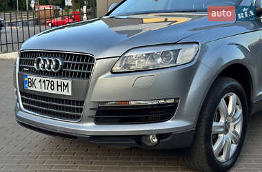 Внедорожник / Кроссовер Audi Q7 2006 в 