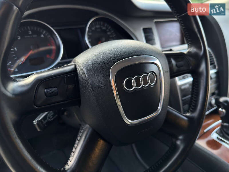 Позашляховик / Кросовер Audi Q7 2006 в Рівному