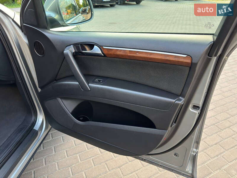 Позашляховик / Кросовер Audi Q7 2006 в Рівному