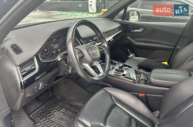 Внедорожник / Кроссовер Audi Q7 2016 в 