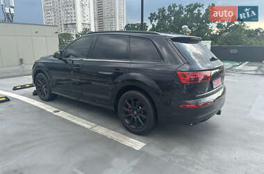 Внедорожник / Кроссовер Audi Q7 2016 в 