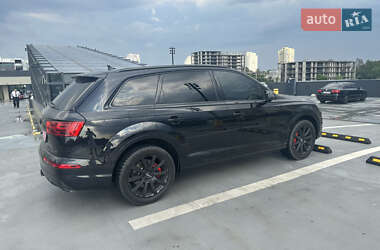 Внедорожник / Кроссовер Audi Q7 2016 в 