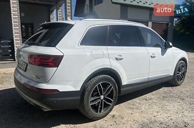 Позашляховик / Кросовер Audi Q7 2015 в 