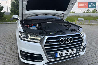 Позашляховик / Кросовер Audi Q7 2015 в 