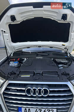 Позашляховик / Кросовер Audi Q7 2015 в 
