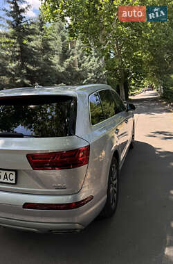 Внедорожник / Кроссовер Audi Q7 2016 в 