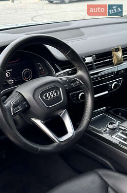 Внедорожник / Кроссовер Audi Q7 2016 в 