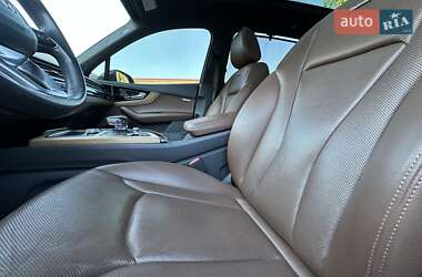 Внедорожник / Кроссовер Audi Q7 2017 в 