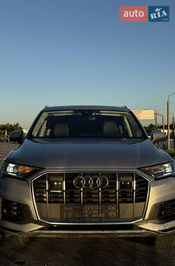 Внедорожник / Кроссовер Audi Q7 2022 в 