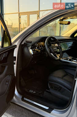 Внедорожник / Кроссовер Audi Q7 2022 в 