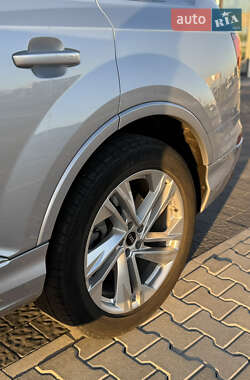 Внедорожник / Кроссовер Audi Q7 2022 в 