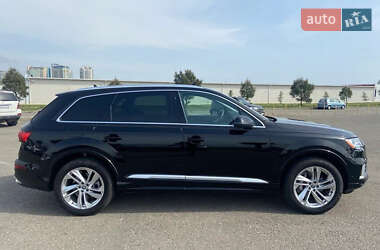 Внедорожник / Кроссовер Audi Q7 2020 в 