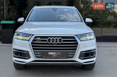 Внедорожник / Кроссовер Audi Q7 2016 в 
